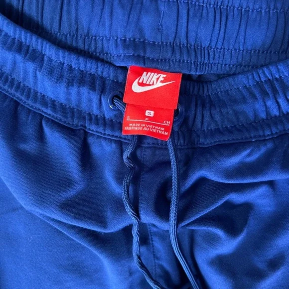 Nike Joggers - Picture 3 of 5